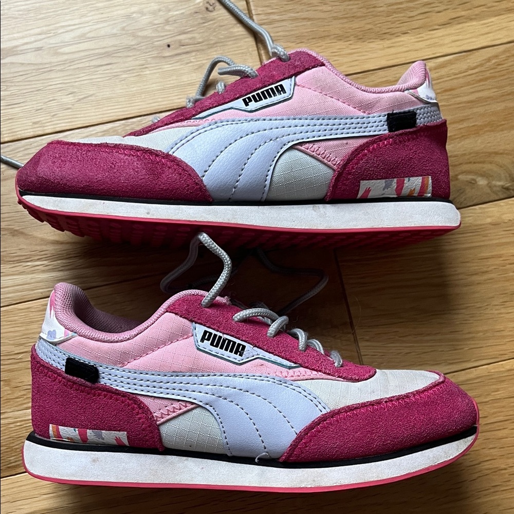 Puma girls sz 1 Sneakers - Picture 4 of 5